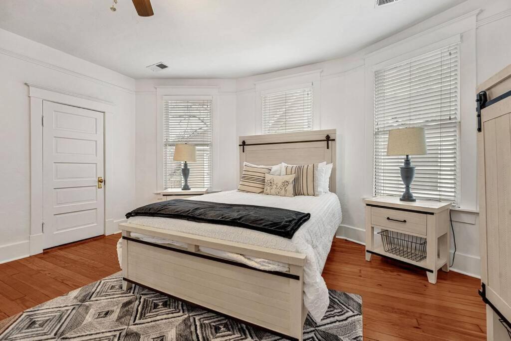 Exquisite Two-Story Home Located In Midtown Мемфіс Екстер'єр фото