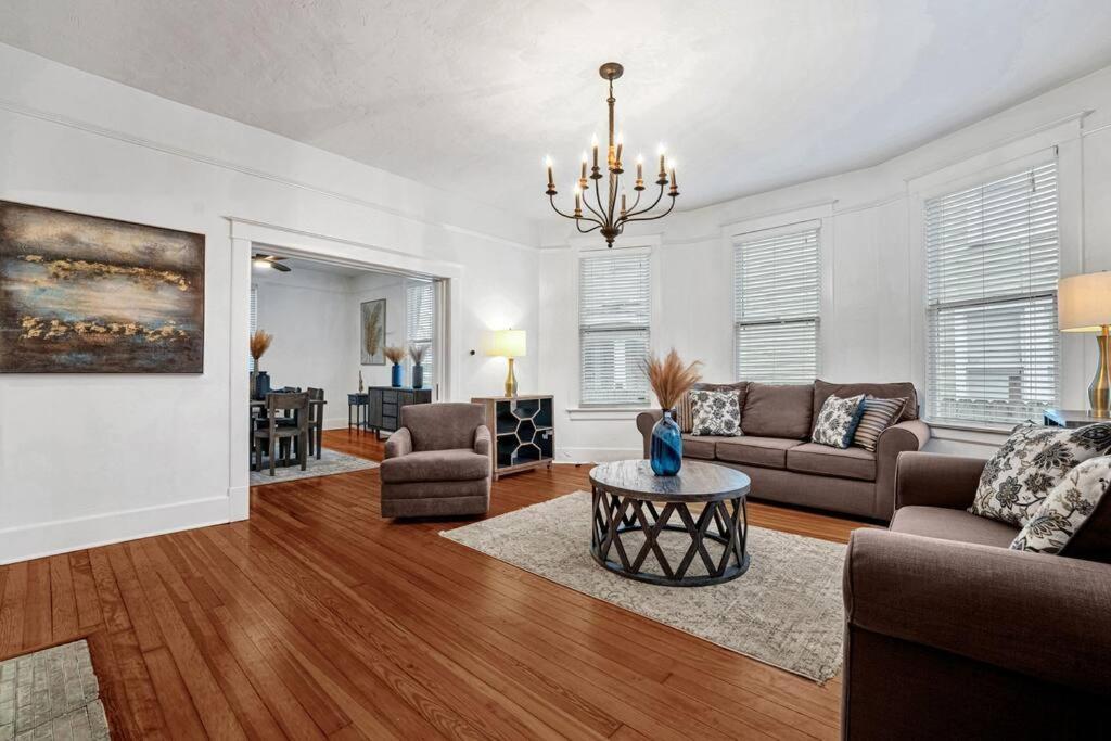 Exquisite Two-Story Home Located In Midtown Мемфіс Екстер'єр фото