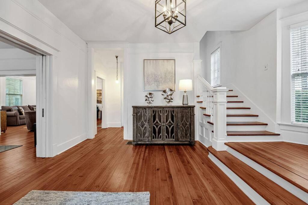 Exquisite Two-Story Home Located In Midtown Мемфіс Екстер'єр фото