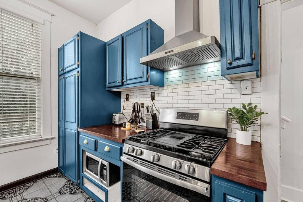Exquisite Two-Story Home Located In Midtown Мемфіс Екстер'єр фото