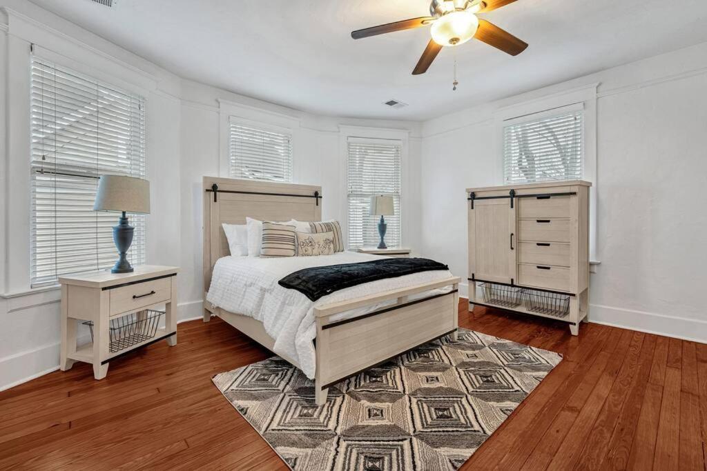 Exquisite Two-Story Home Located In Midtown Мемфіс Екстер'єр фото
